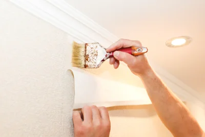 Pose de papier peint à Toulonjac — revêtements muraux et toiles de verre
